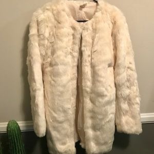 NEVER WORN Cream faux fur coat